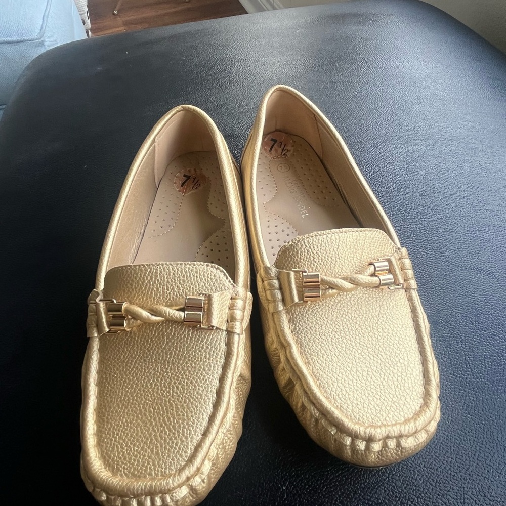 Gold Comfort Loafers by Alexis Bendel Sz 7.5